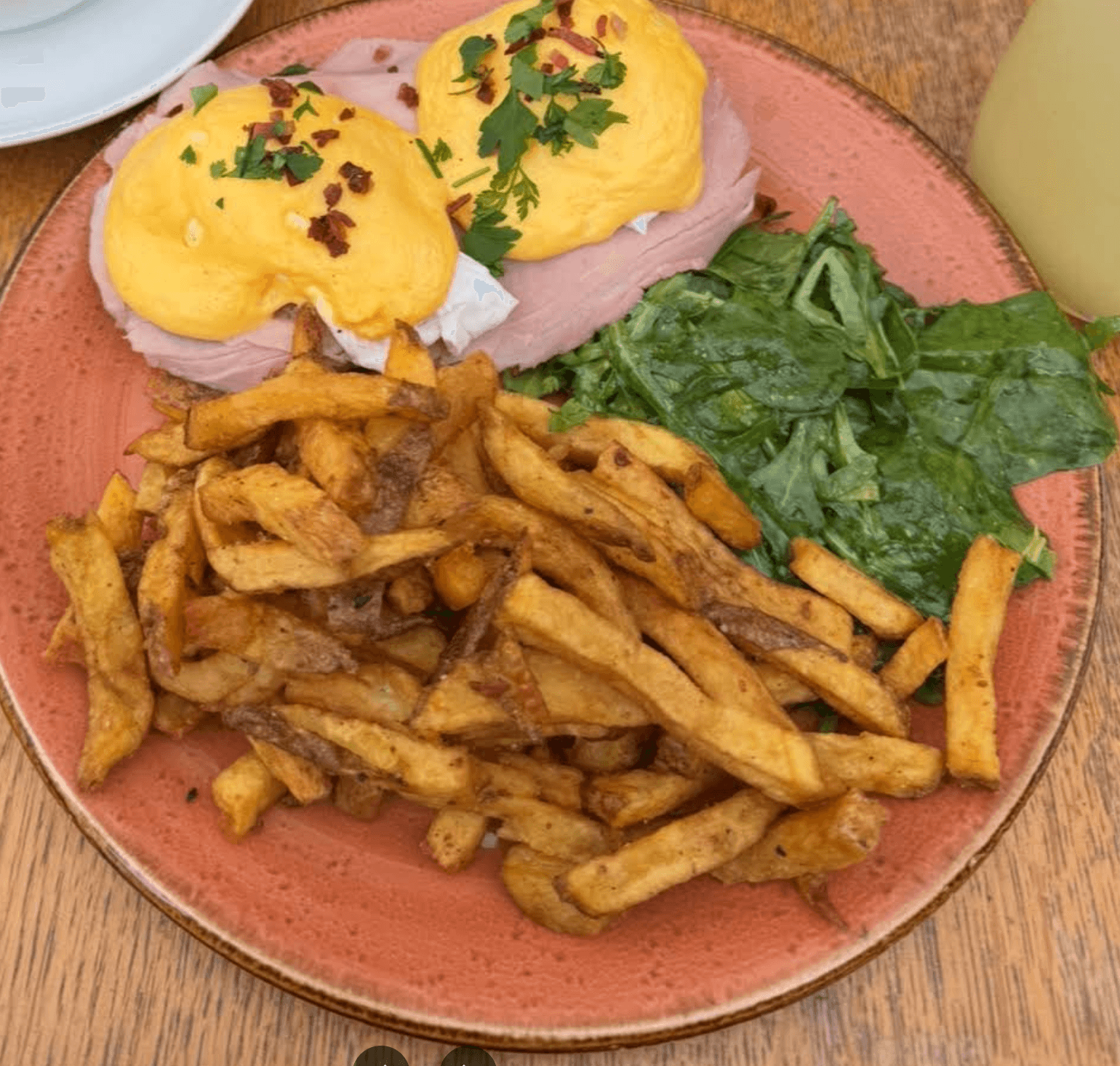Omelette & frites au smartphone avant BeauPlat, restaurateurs Ă Perpignan